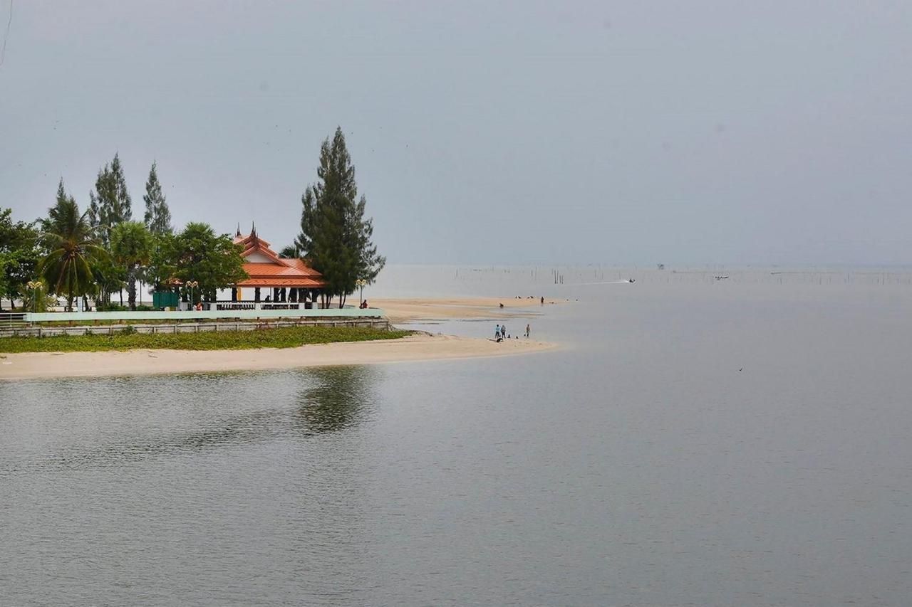 Oyo 1031 Amera Resort Surat Thani Exterior foto